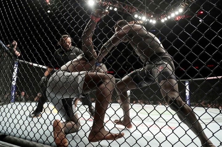 VIDEO: UFC zažilo najúžasnejšie KO v histórii!